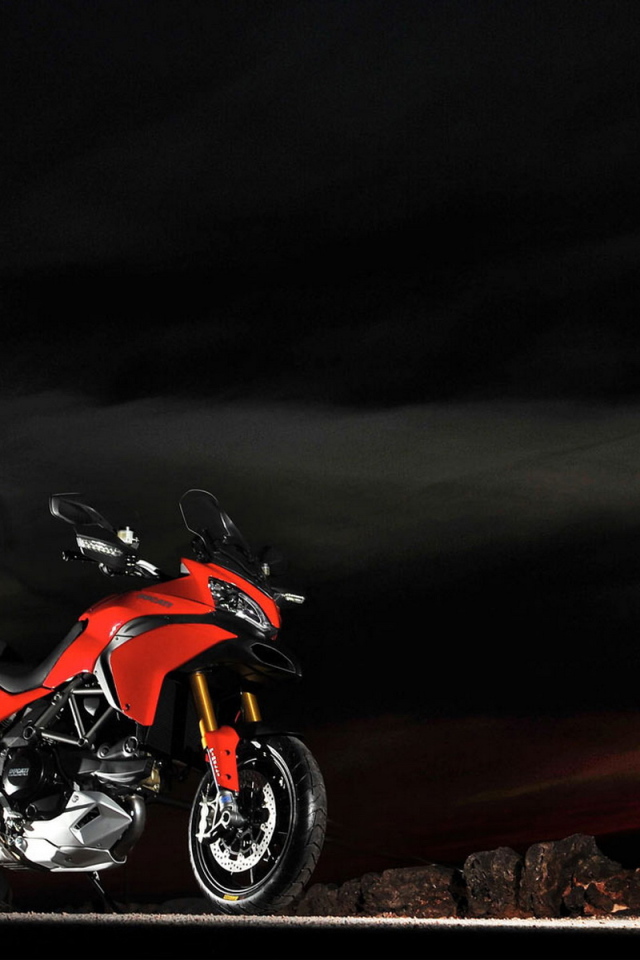 Красивый мотоцикл Ducati Multistrada 1200