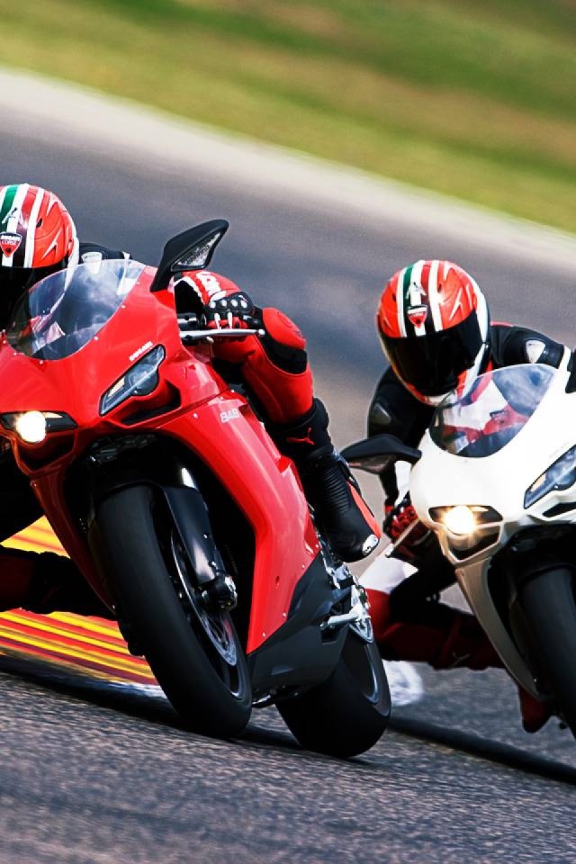 Красивый мотоцикл Ducati Superbike 848 Evo