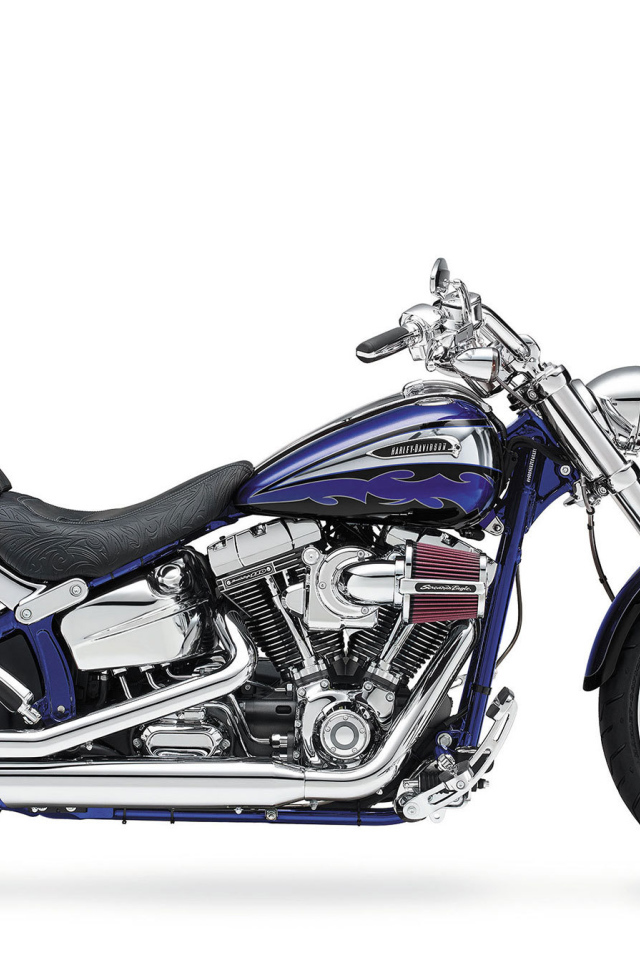 Красивый мотоцикл Harley-Davidson CVO Breakout