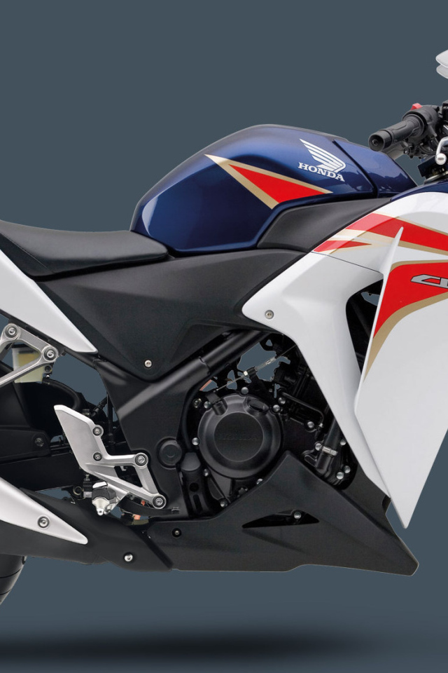 Красивый мотоцикл Honda CBR 250 R