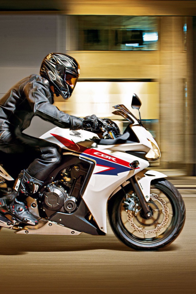 Красивый мотоцикл Honda CBR 500 R