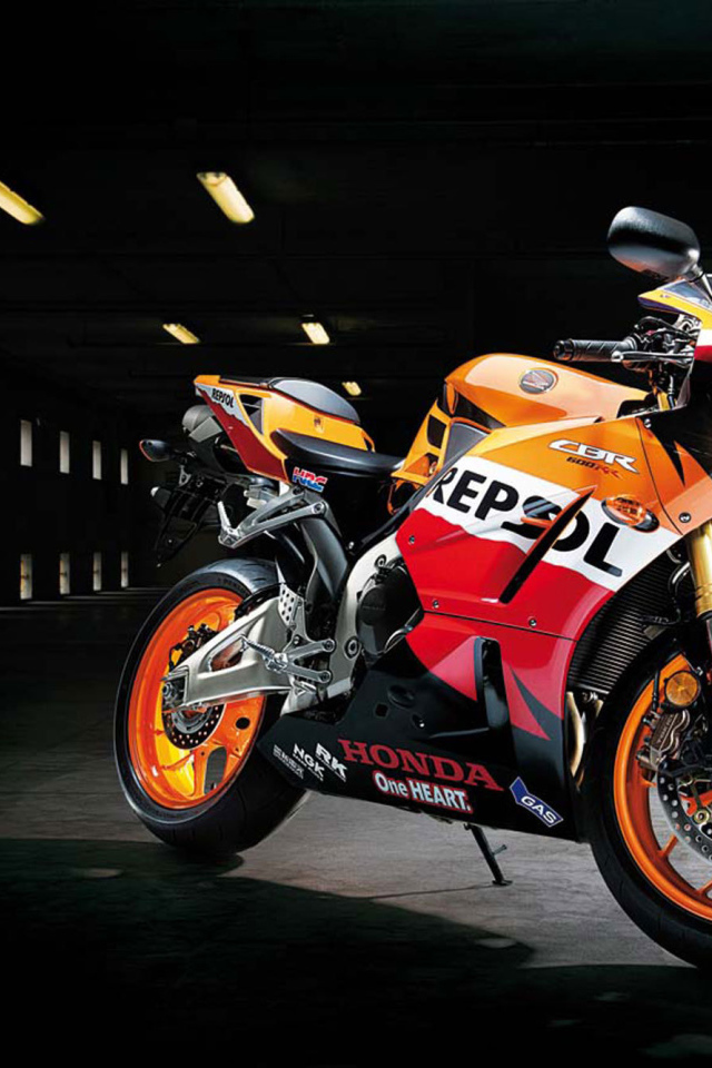 Красивый мотоцикл Honda CBR 600 RR