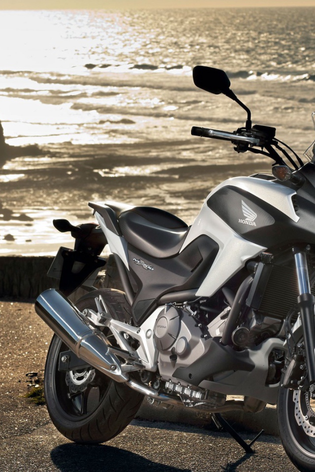 Красивый мотоцикл Honda NC 700 X