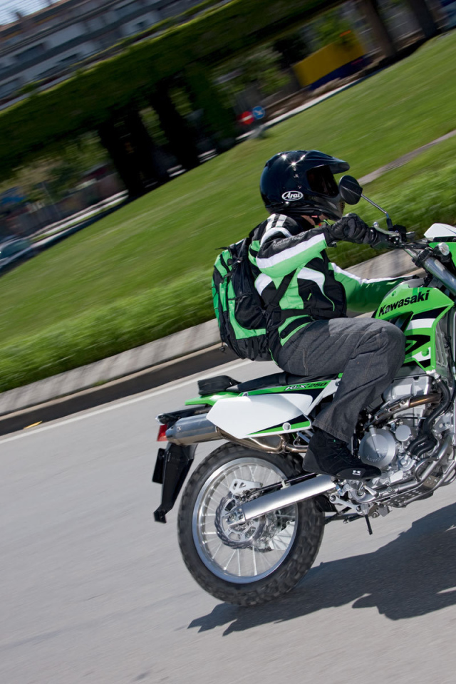 Красивый мотоцикл Kawasaki KLX 250