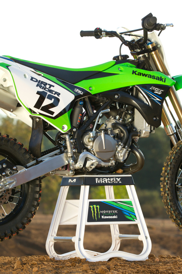 Красивый мотоцикл Kawasaki KX 85-II