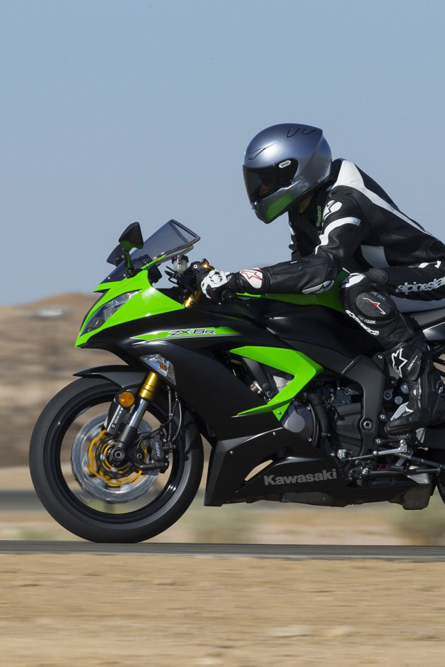 Красивый мотоцикл Kawasaki Ninja ZX-6R 636 Performance