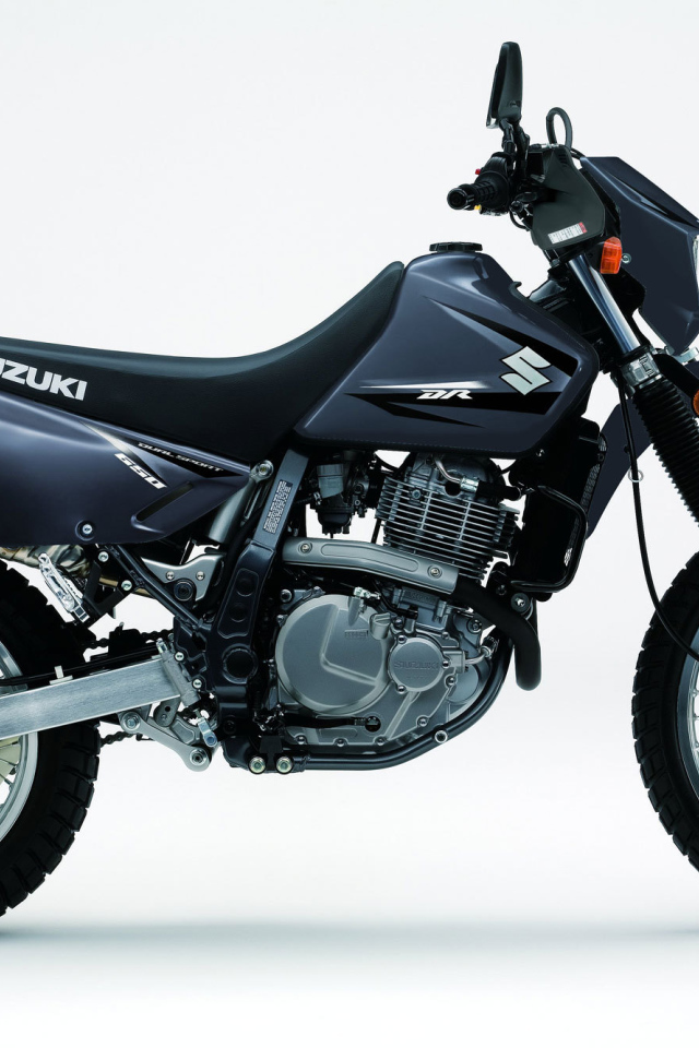 Красивый мотоцикл Suzuki DR 650 SE