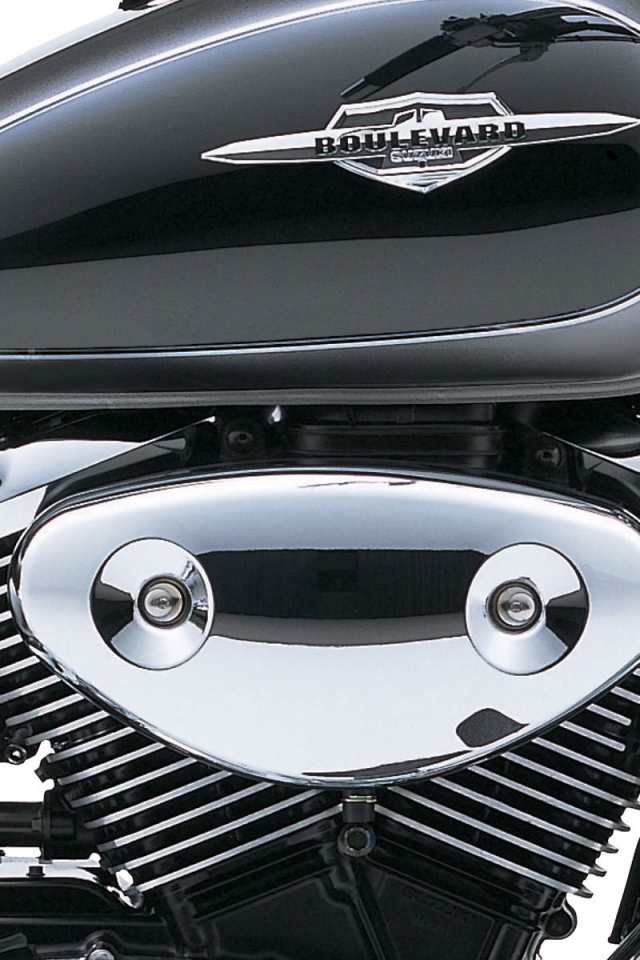 Красивый мотоцикл Suzuki Intruder C800C