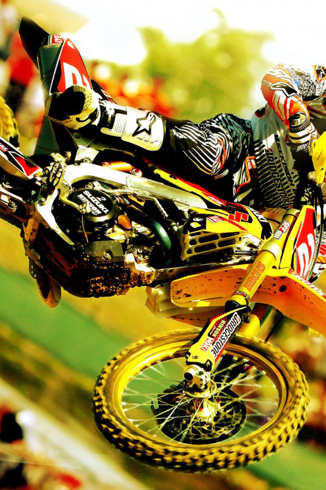 Красивый мотоцикл Suzuki RMX 450 Z