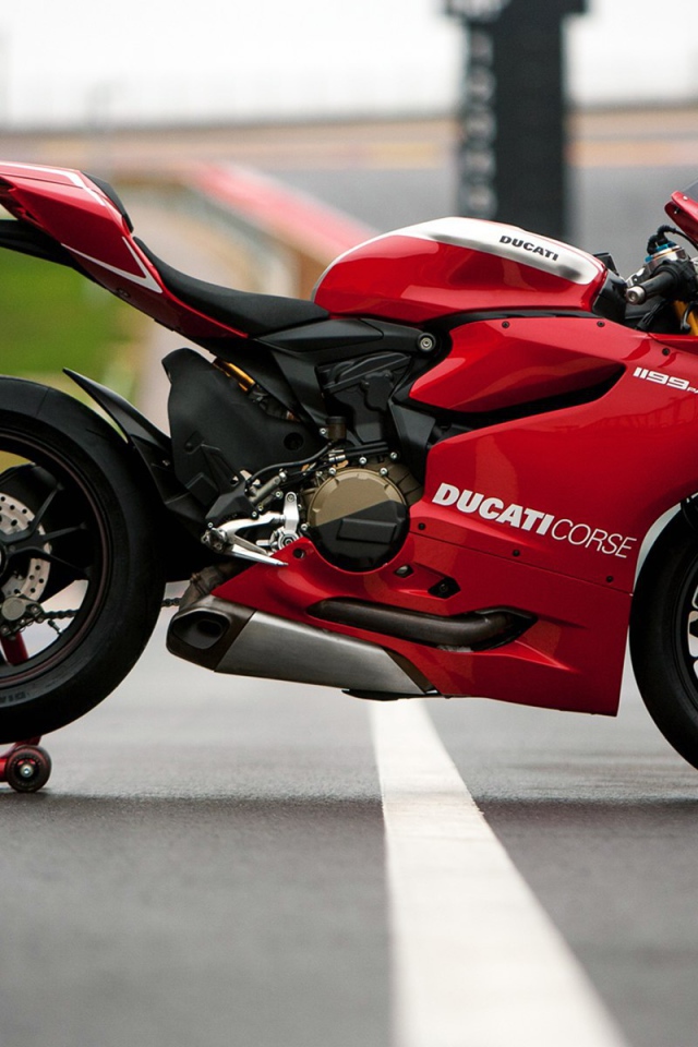Красивый мотоцикл в москве Ducati Superbike 1199 Panigale