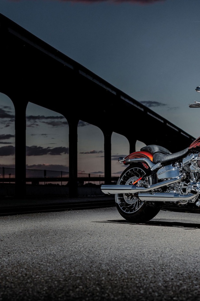 Красивый мотоцикл в москве Harley-Davidson CVO Breakout