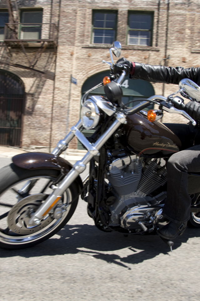 Красивый мотоцикл в москве Harley-Davidson XL 883L Sportster