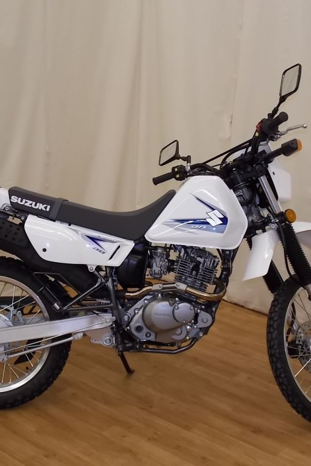 Красивый мотоцикл в москве Suzuki DR 200 SE