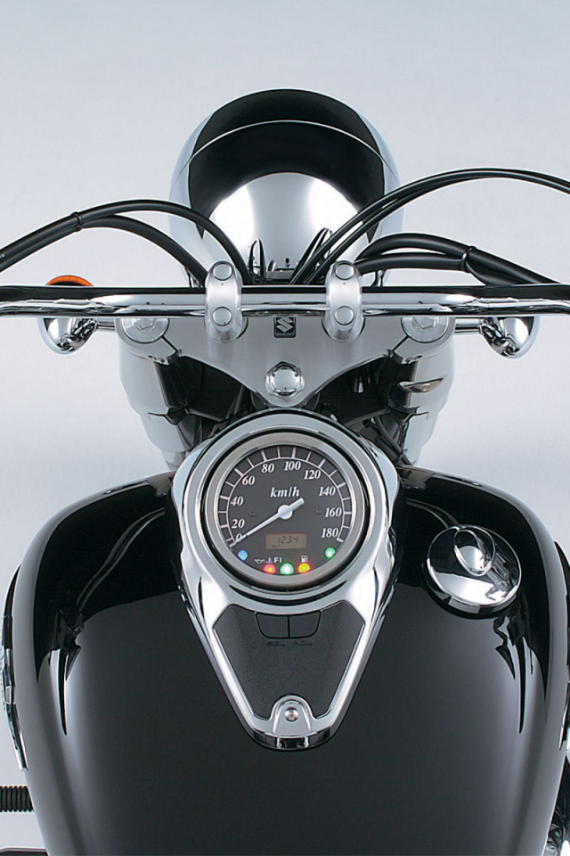 Красивый мотоцикл в москве Suzuki  Intruder C800C