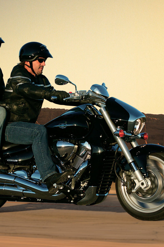 Красивый мотоцикл в москве Suzuki  Intruder M1800 R