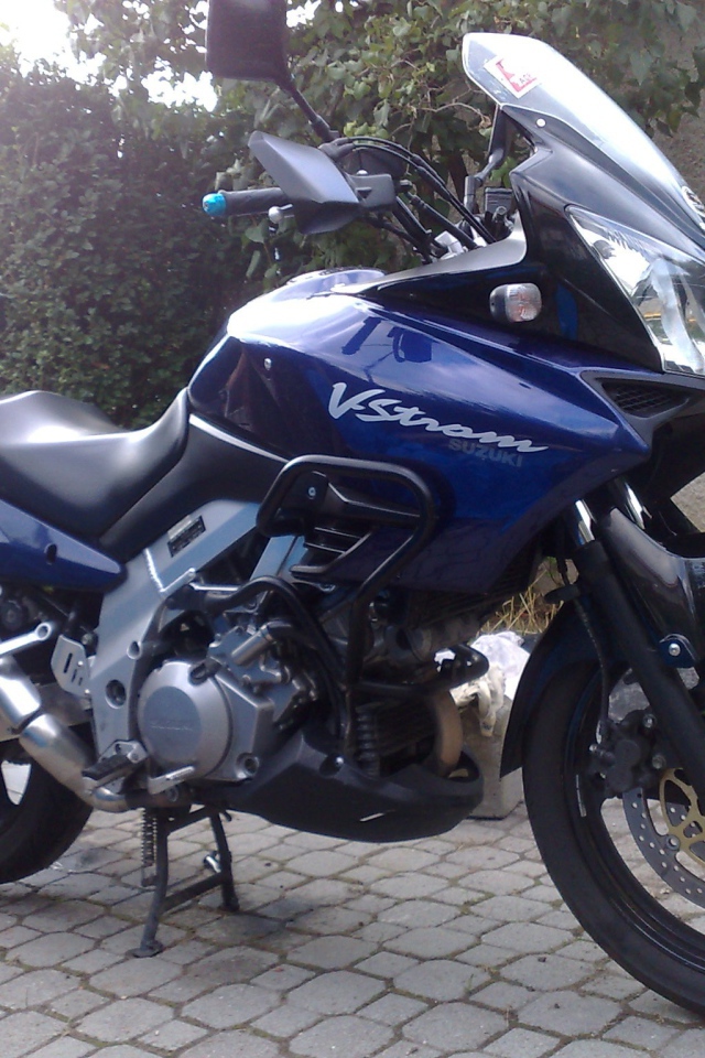 Красивый мотоцикл в москве Suzuki V-Storm 1000  DL