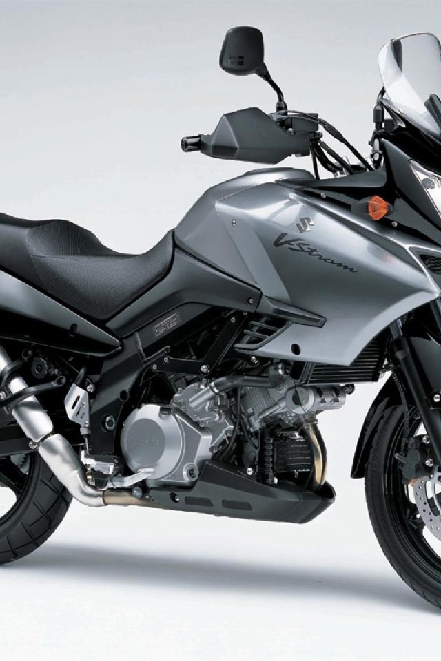Красивый мотоцикл Suzuki V-Storm 1000  DL