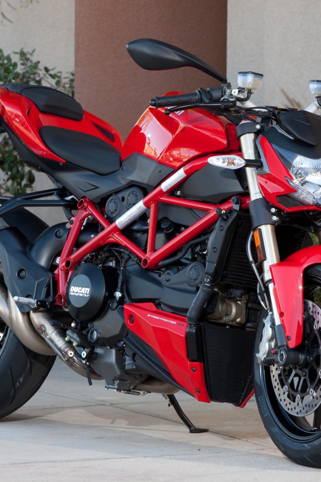 Мотоцикл модели Ducati Streetfighter 848