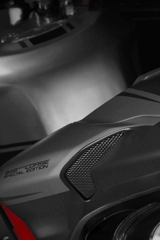 Мотоцикл модели Ducati Superbike 848 Evo