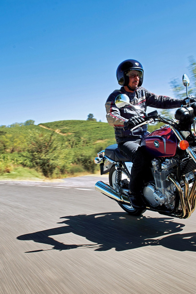 Мотоцикл модели Honda CB 1100