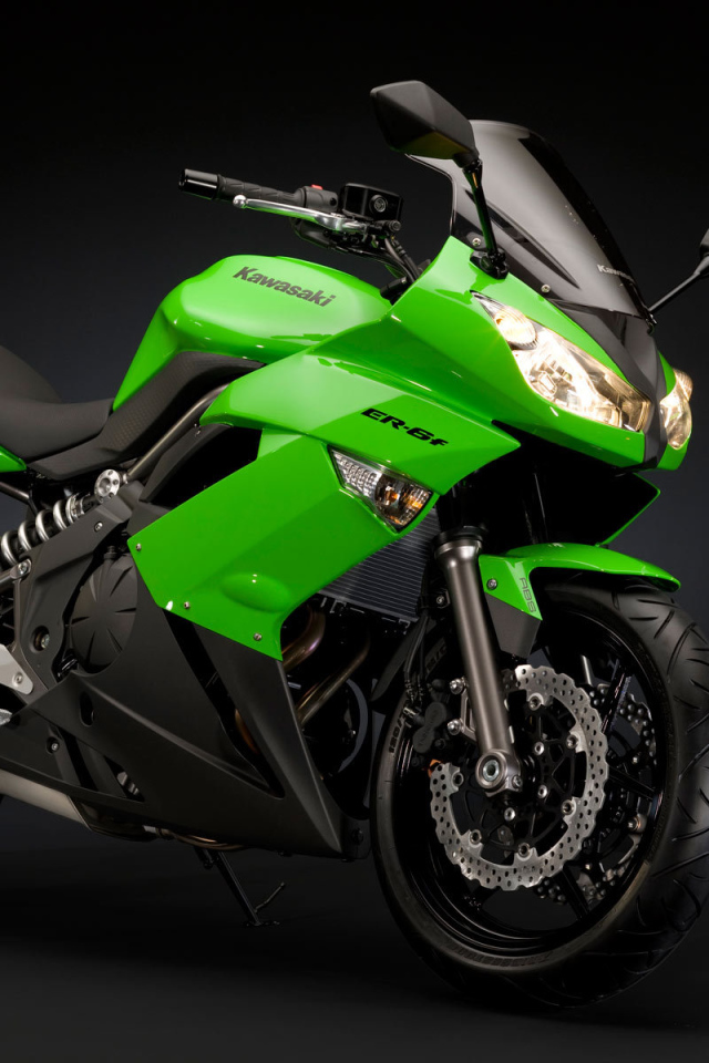 Мотоцикл модели Kawasaki ER-6f