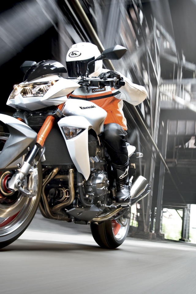 Мотоцикл модели Kawasaki Z 1000