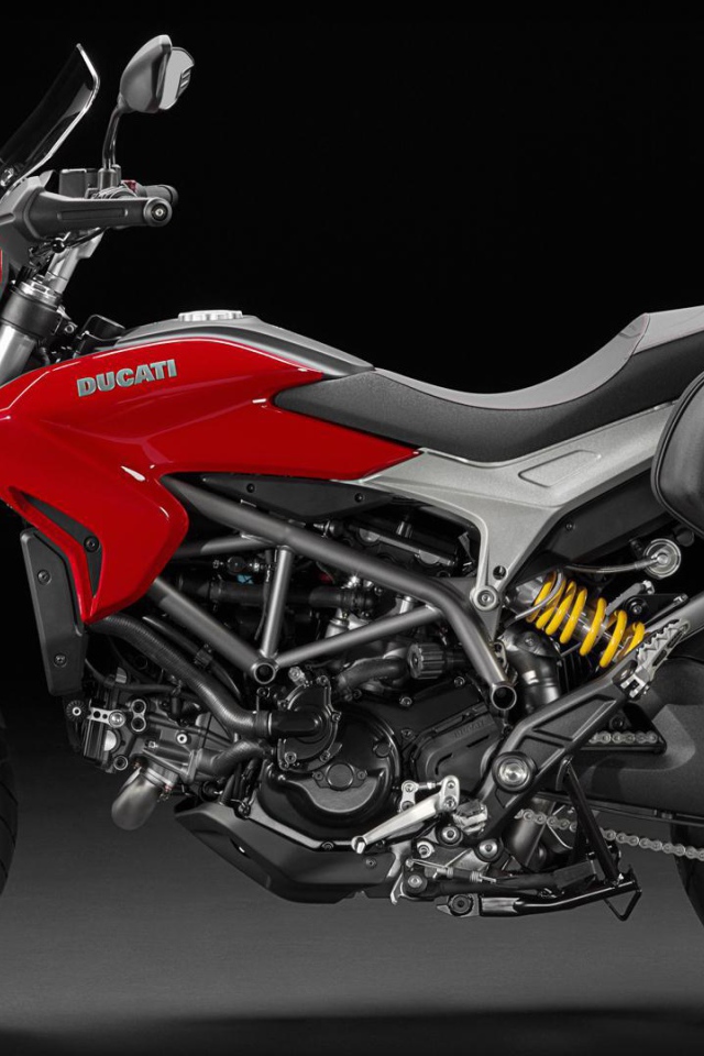 Быстрый мотоцикл Ducati Hyperstrada