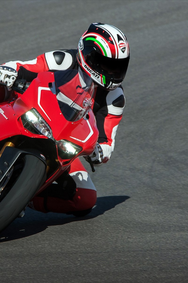 Быстрый мотоцикл Ducati Superbike 1199 Panigale