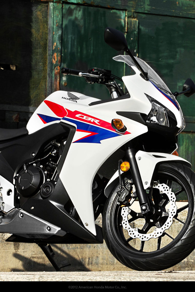 Быстрый мотоцикл Honda CBR 500 R