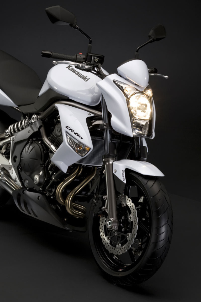 Быстрый мотоцикл Kawasaki ER-6f