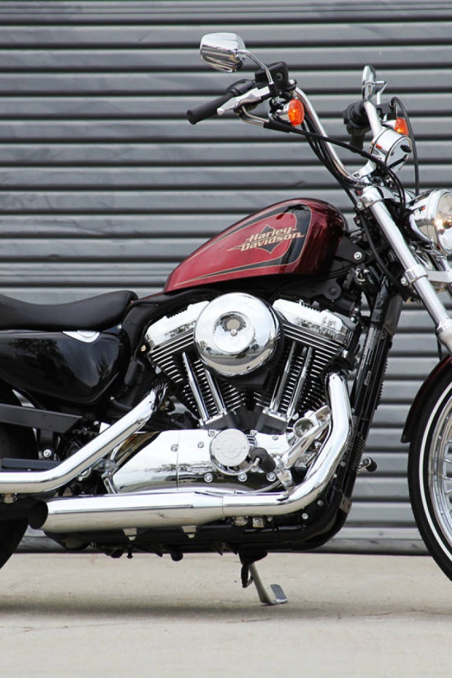 Быстрый мотоцикл Harley-Davidson XL 1200V Sportster Seventy-Two