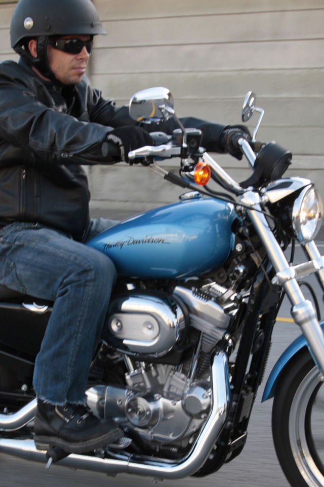 Быстрый мотоцикл Harley-Davidson XL 883L Sportster