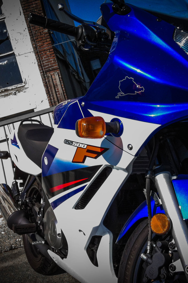 Быстрый мотоцикл Suzuki  GS 500 F