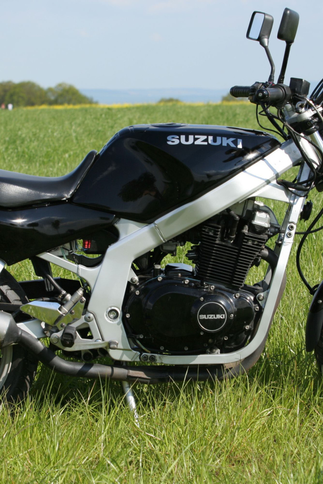 Быстрый мотоцикл Suzuki  GS 500