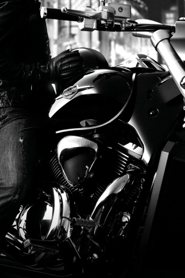 Быстрый мотоцикл Suzuki Intruder M1500