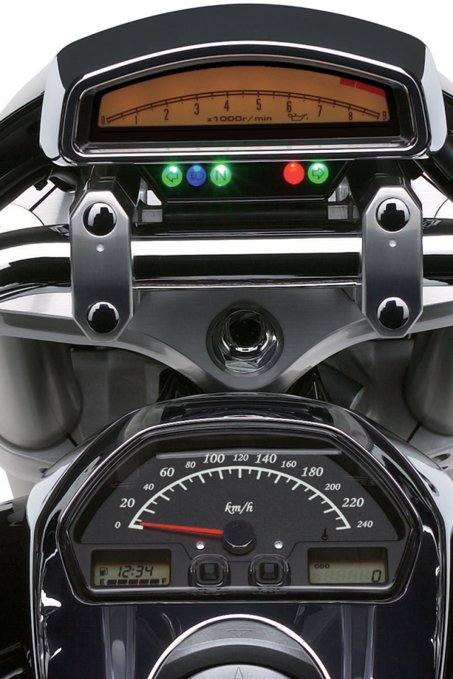 Быстрый мотоцикл Suzuki Intruder M1800 R