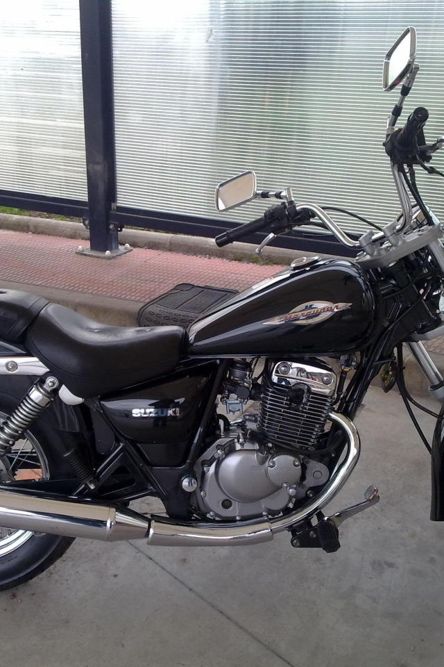 Быстрый мотоцикл Suzuki Marauder 125