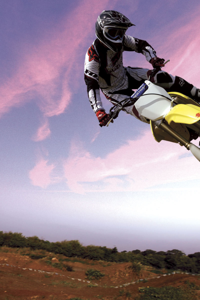 Быстрый мотоцикл Suzuki RM-Z 250