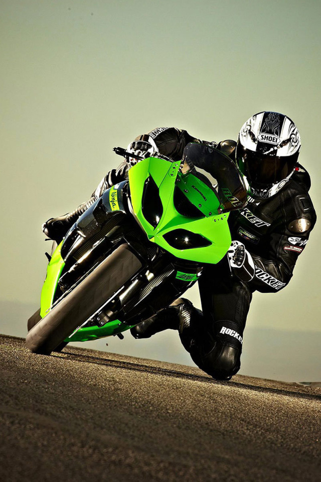 Быстрый мотоцикл Kawasaki Ninja ZX-6R