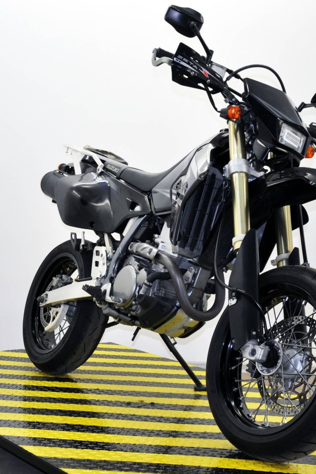 Невероятно быстрый мотоцикл Suzuki  DR-Z 125