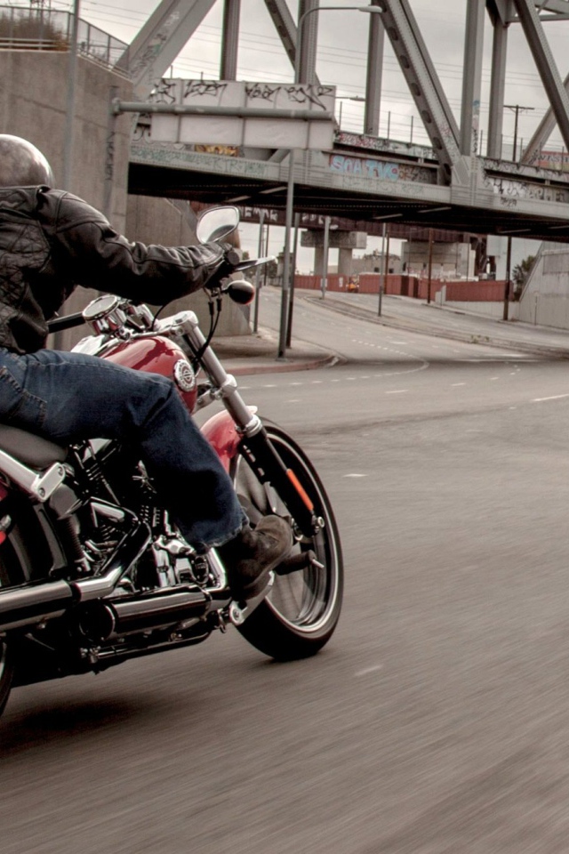 Невероятно быстрый мотоцикл Harley-Davidson CVO Breakout