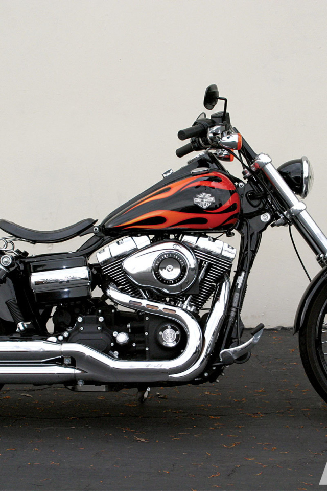 Невероятно быстрый мотоцикл Harley-Davidson Dyna Wide Glide