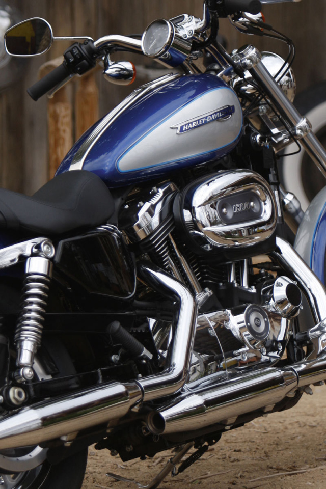 Невероятно быстрый мотоцикл Harley-Davidson XL 1200C Sportster Custom