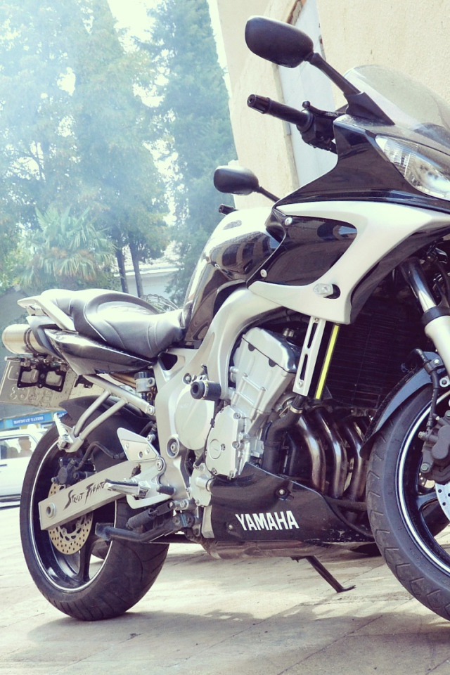 Современный мотоцикл Yamaha