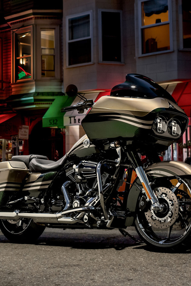 Мотоцикл модели Harley-Davidson CVO Road Glide Custom