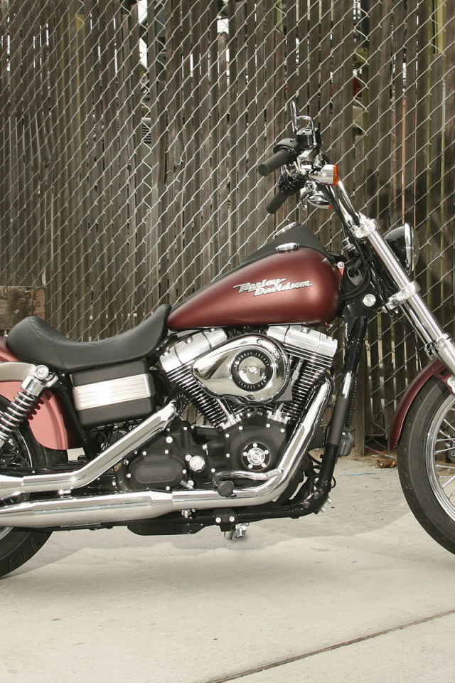 Мотоцикл модели Harley-Davidson Dyna Street Bob