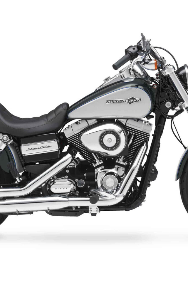 Мотоцикл модели Harley-Davidson Dyna Super Glide Custom