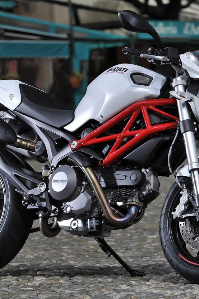 Новый мотоцикл Ducati Monster 796 Corse Stripe