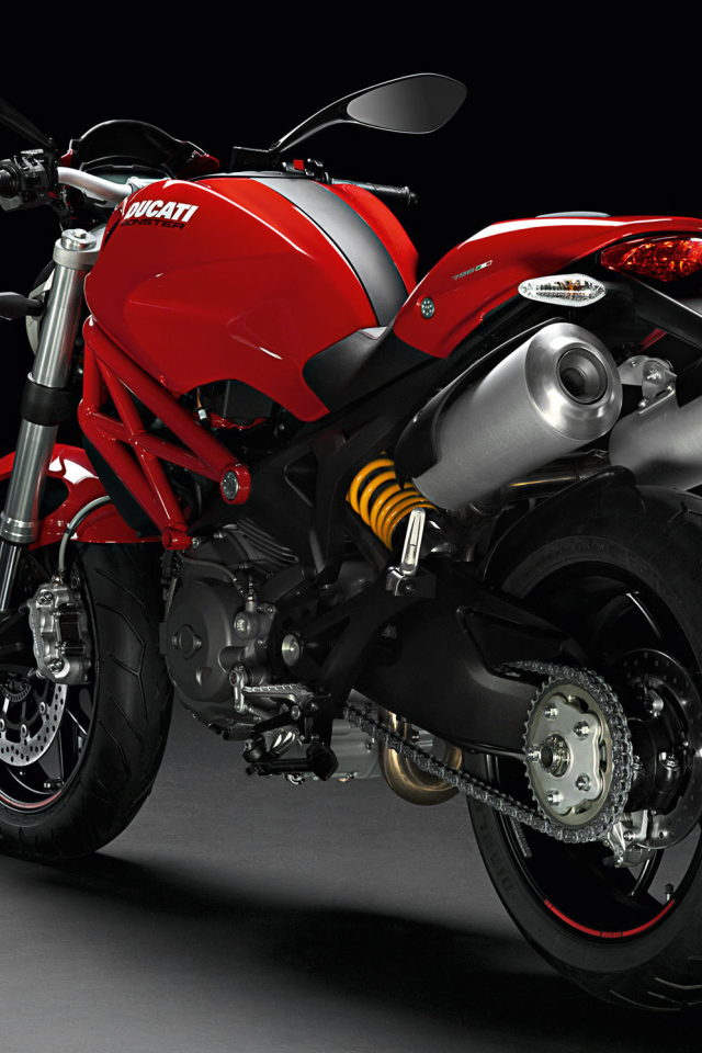 Новый мотоцикл на дороге Ducati Monster 796 Corse Stripe