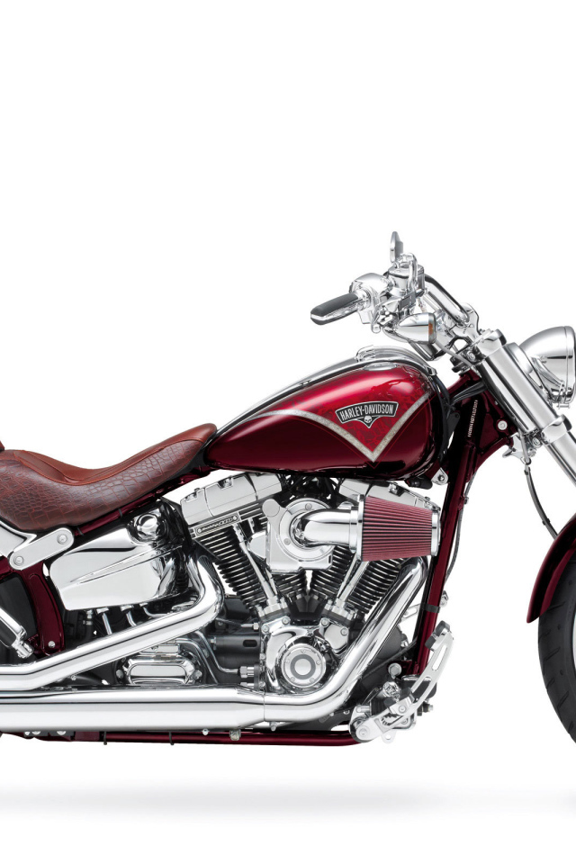 Новый мотоцикл на дороге Harley-Davidson CVO Breakout